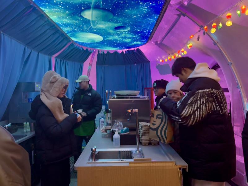 庙会+咖啡 这届年轻人解锁“庙会版”Citywalk新玩法