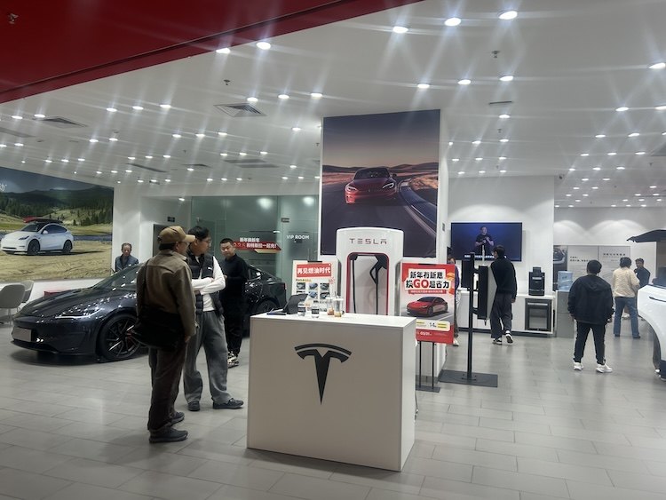 春节终端车市 图片来源：蓝鲸新闻摄