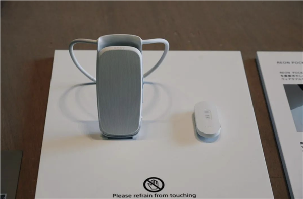 去年索尼通过众筹推出的「便携空调」｜图片来源：极客公园