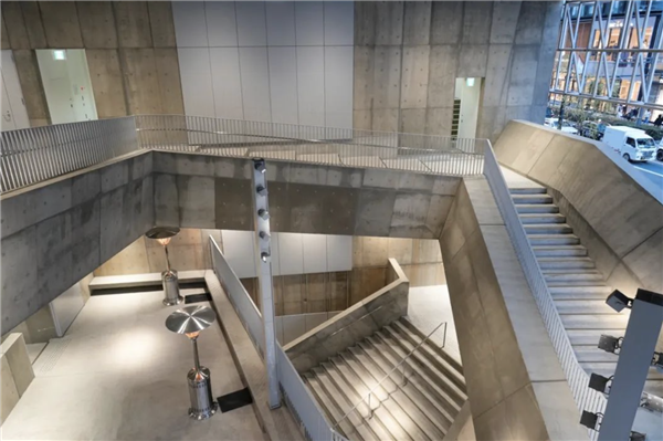 银座索尼公园的 1、2 层完全是一个开放空间｜图片来源：极客公园