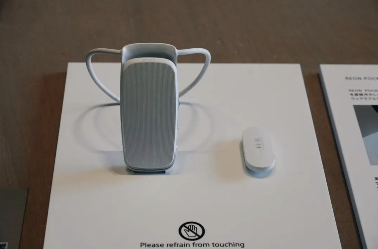 去年索尼通过众筹推出的「便携空调」｜图片来源：极客公园