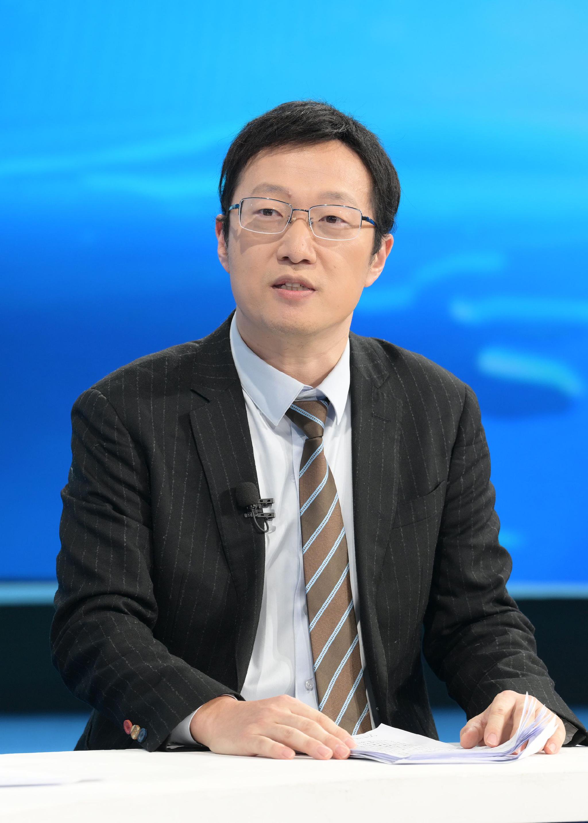 黑龙江省文化和旅游厅副厅长齐斌在第十二期"中国经济圆桌会"录制现场