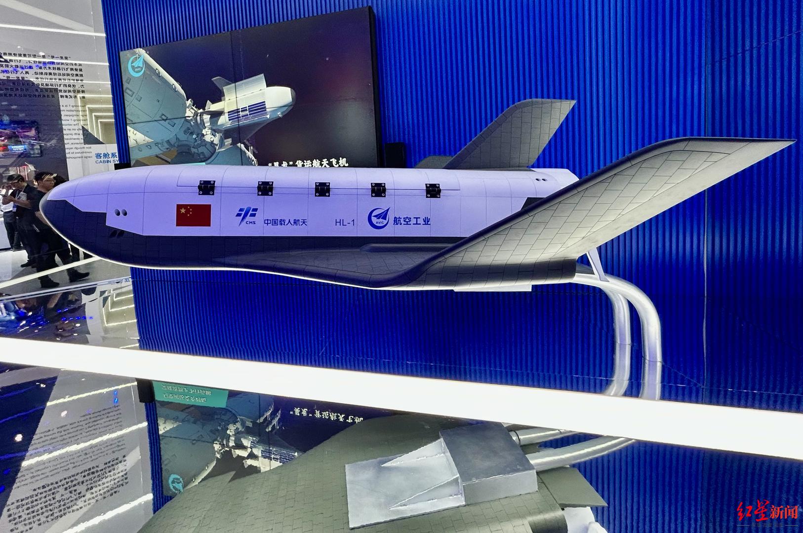 ▲“昊龙”货运航天飞机模型