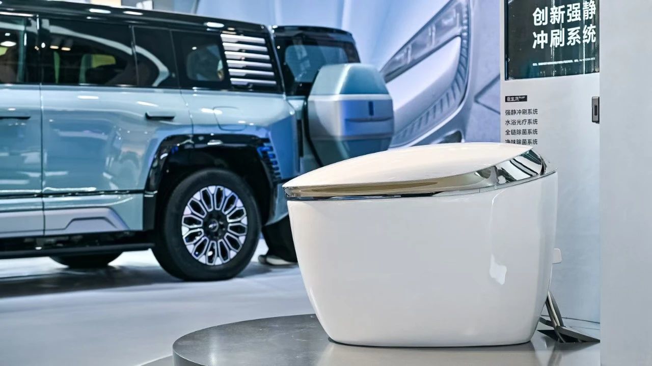 图：九牧智能马桶 