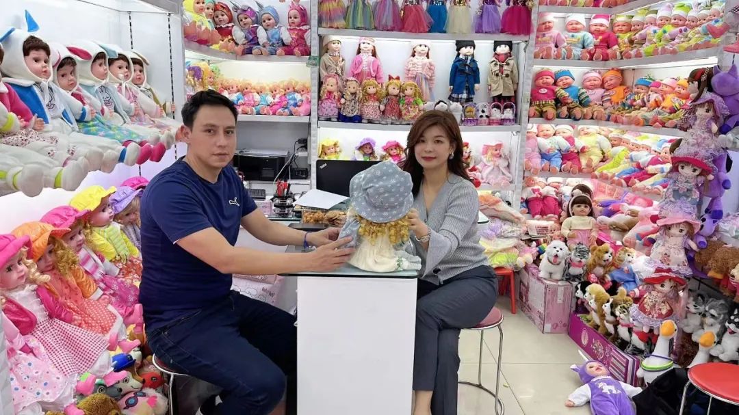 2024年3-4月，墨西哥客商看到“说西班牙语”的孙丽娟后，专程来找她下单。图/受访者提供