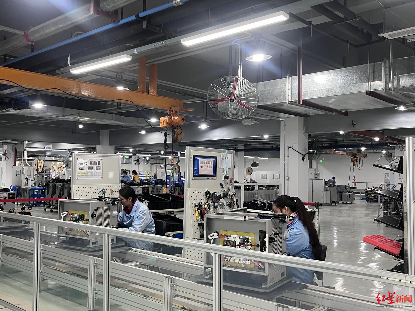 ▲卡诺普的工作人员正在忙生产