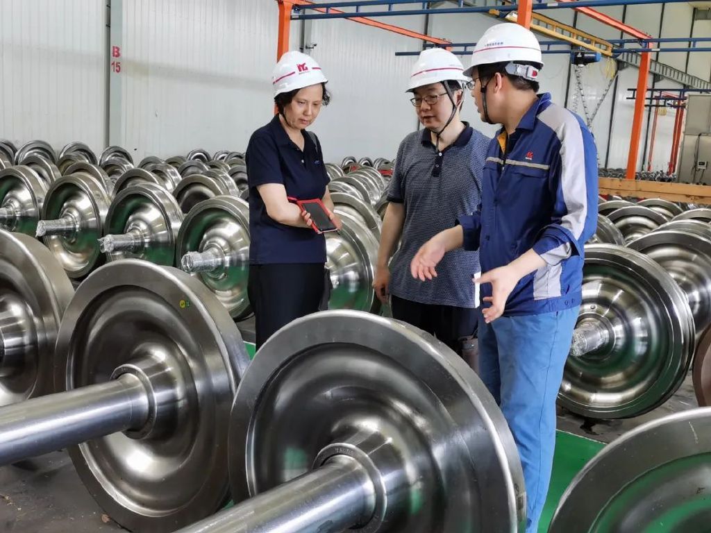 评价专家组在企业评审。受访者供图