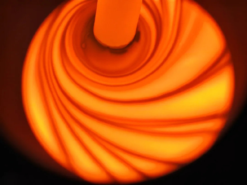 冷坩埚内部搅拌桨搅拌玻璃熔体图