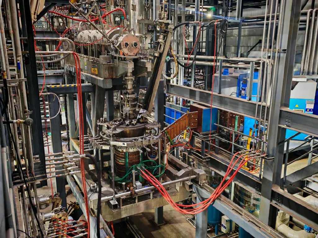 两步法冷坩埚工程样机台架