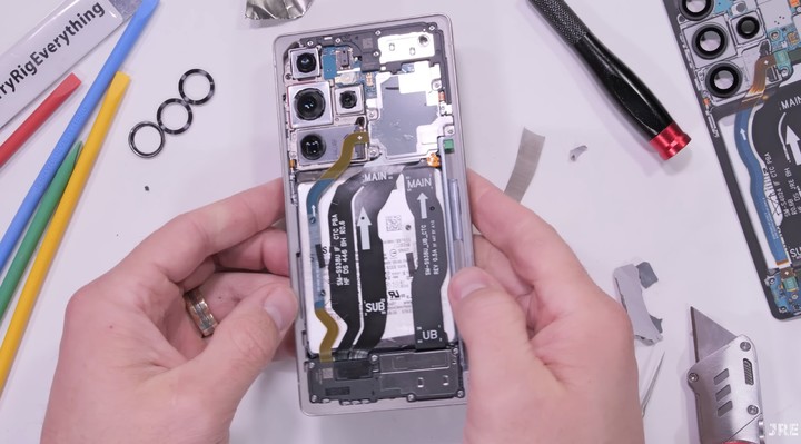 ▲ 图片来自：JerryRigEverything