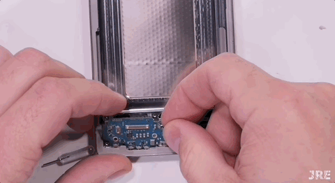 ▲ 图片来自：JerryRigEverything