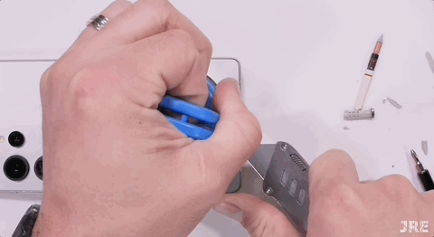 ▲ 图片来自：JerryRigEverything