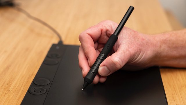 第八代 Intuos Pro 影拓®专业数位板搭配全新笔尖和纹理表面