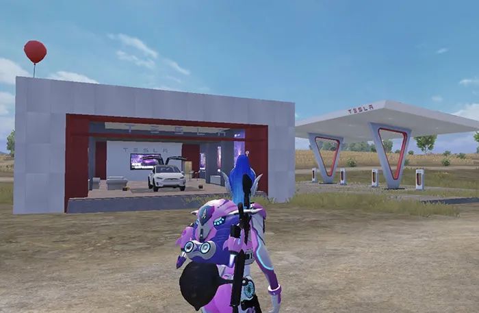 《和平精英》中特斯拉植入