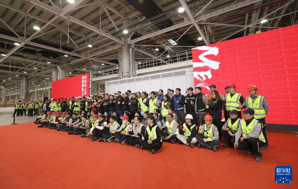 　　这是2月11日在特斯拉上海储能超级工厂拍摄的投产仪式现场。新华社记者 方喆 摄