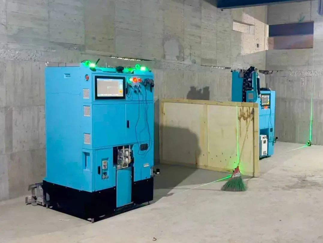 抹灰机器人作业现场