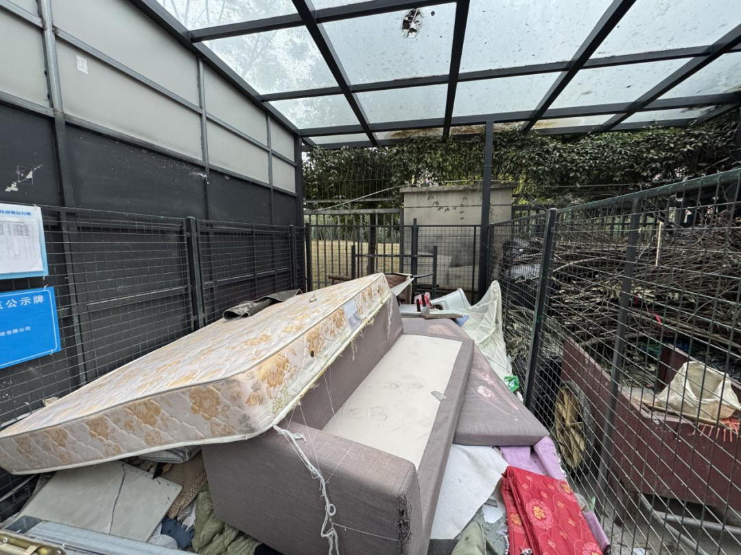 成都某小区内的大件垃圾暂存点