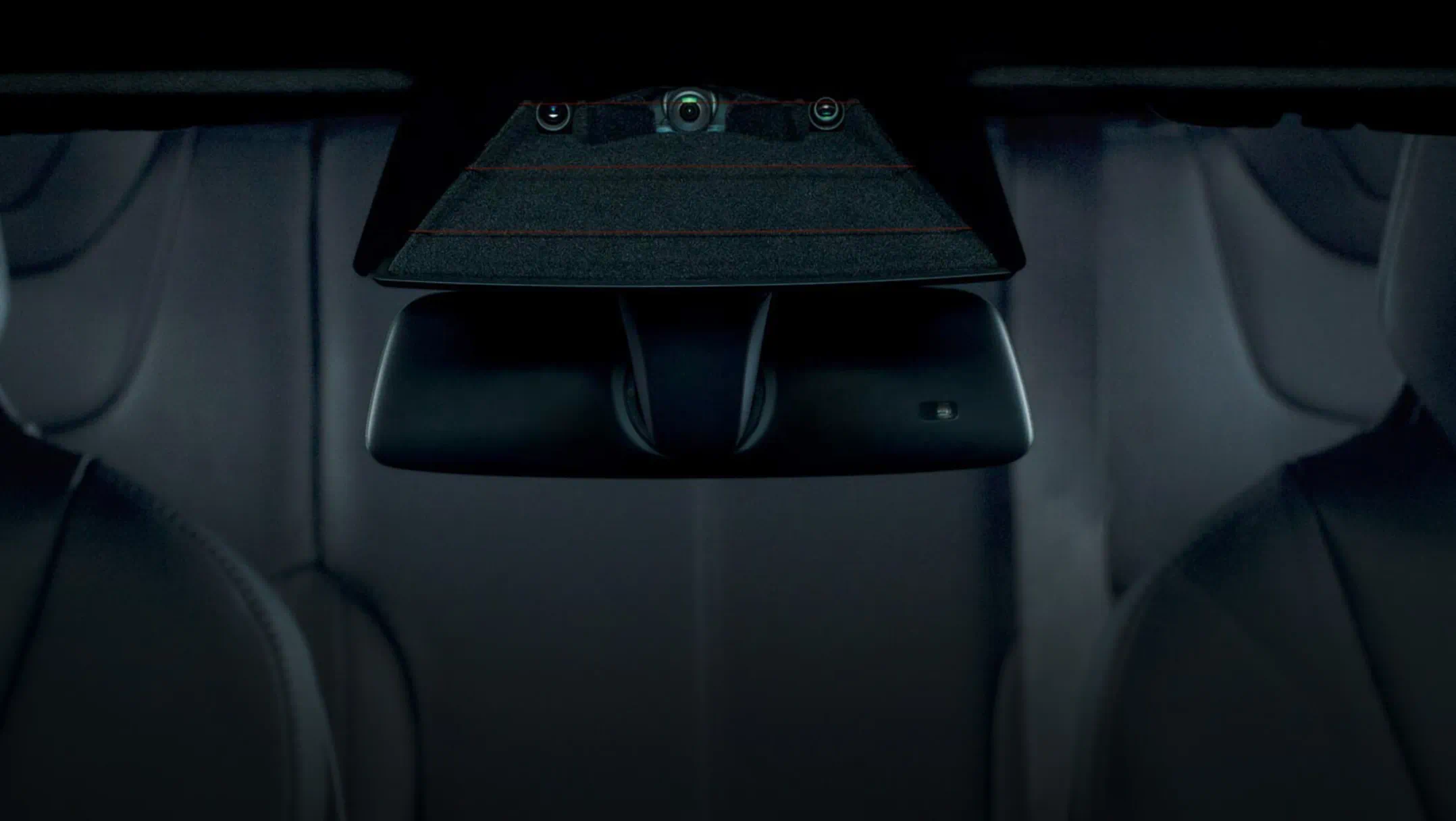 特斯拉前视摄像头，用于支持 Autopilot 自动辅助驾驶和完全自动驾驶能力。图源：特斯拉官网