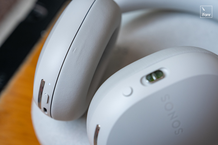 ▲ 不经意间也会压损这个柔软耳垫