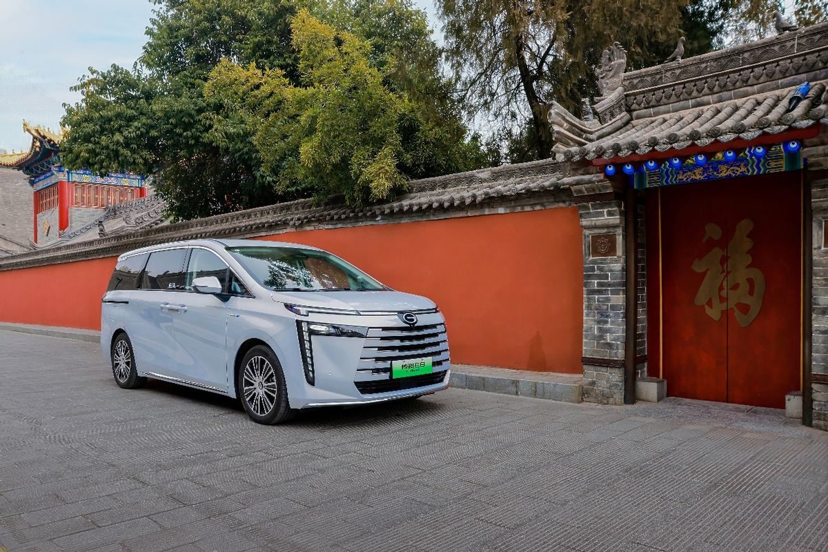 （全新智电舒享大平层——传祺E8+）