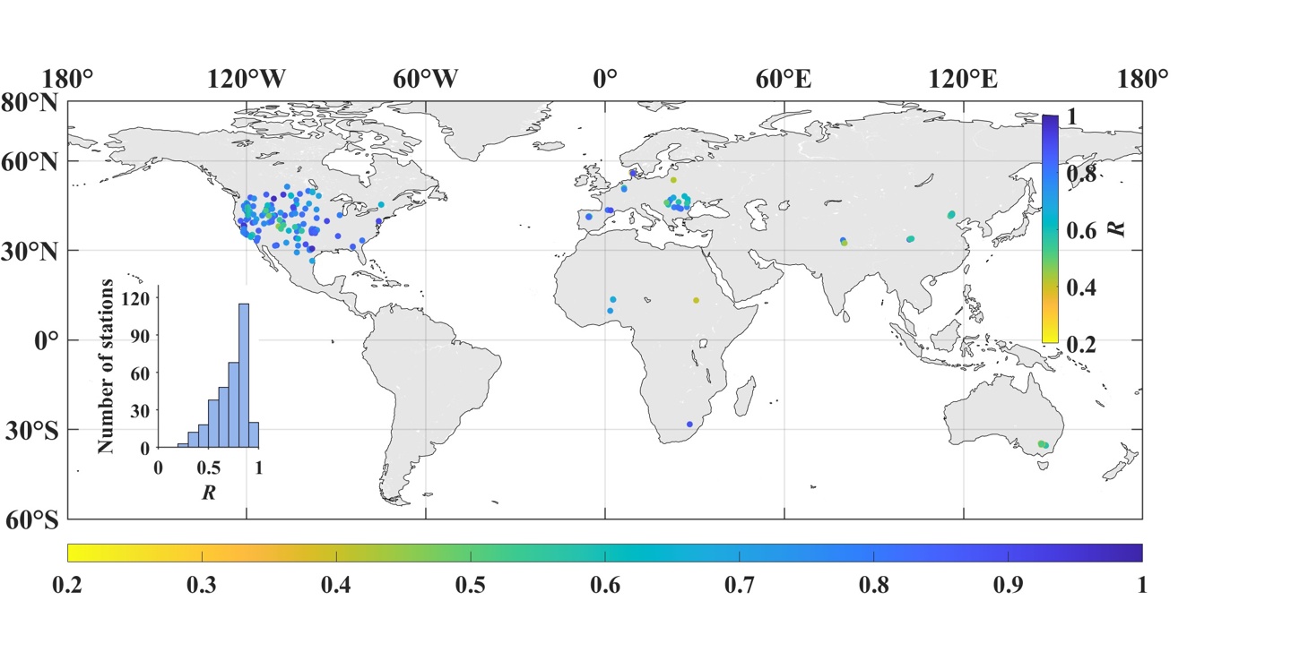 ▲ 基于扩展三重匹配技术计算的全球 322 个土壤水分站点的空间代表性，数值（R）越大代表站点的空间代表性越好