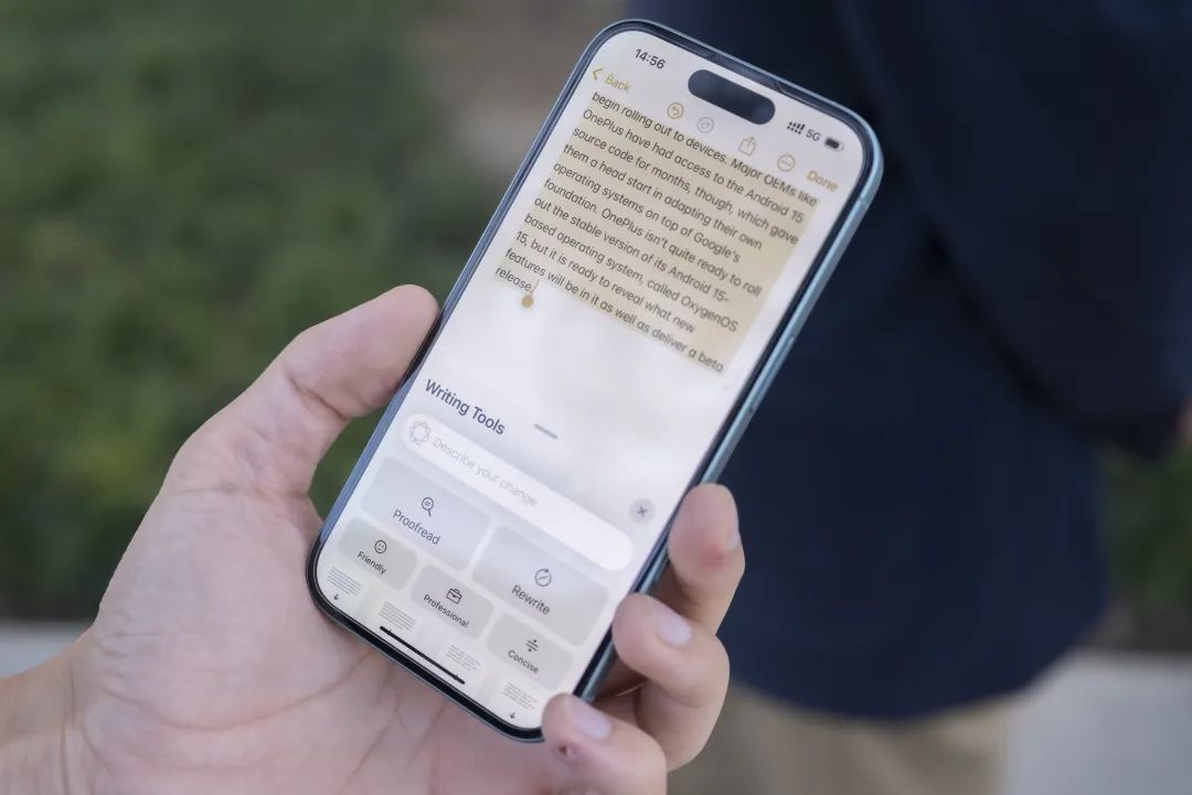 苹果 Apple Intelligence「散落」在各个应用中的 AI 能力 | 图片来源：极客公园