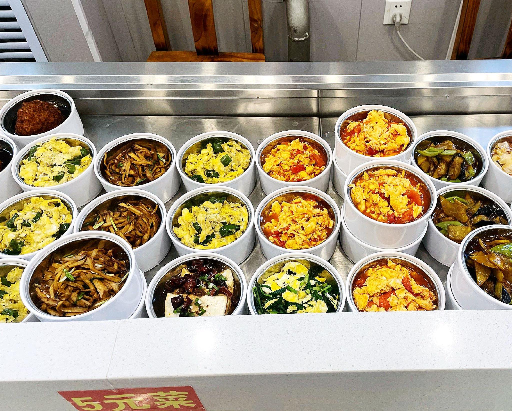 冰城餐饮"老字号"老厨家的小饭堂外卖,推出10余种一人餐"小份菜",每份