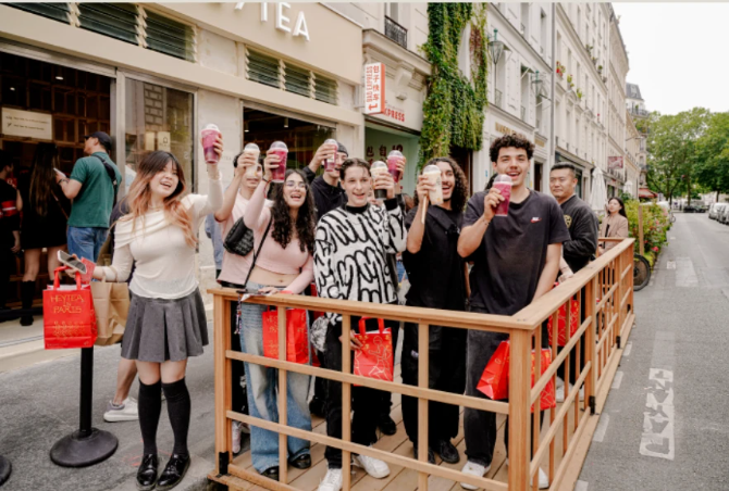 图片来源：霸王茶姬、喜茶