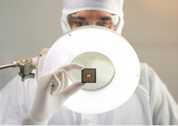 肖特推出低损耗玻璃，助力半导体行业发展。这款新产品旨在帮助行业制造更强大的芯片 图片来源：肖特集团