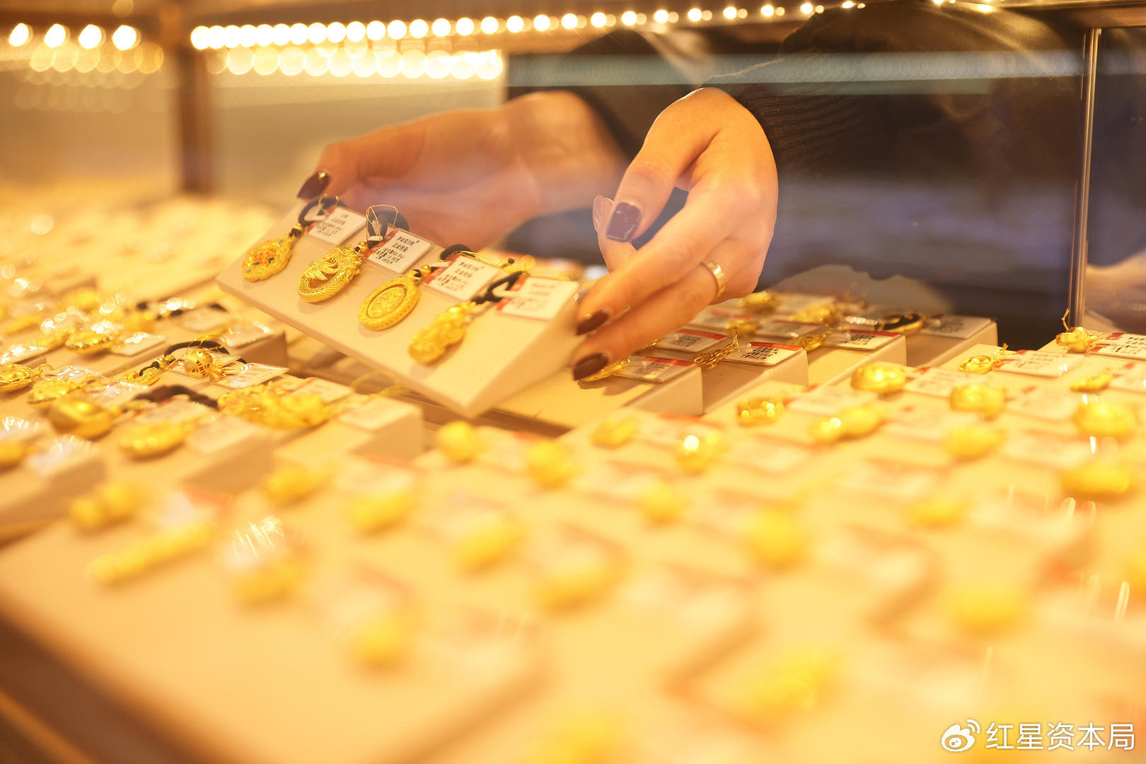 瑞银：2025年下半年黄金价格有望突破3200美元