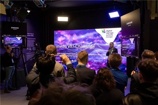 ▲ISE 2025三星展台企业演播室的The Wall IVC系列产品