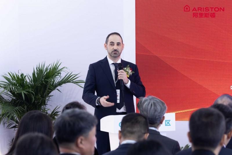 　　阿里斯顿中国区总裁Jacopo Bindi先生开幕致辞