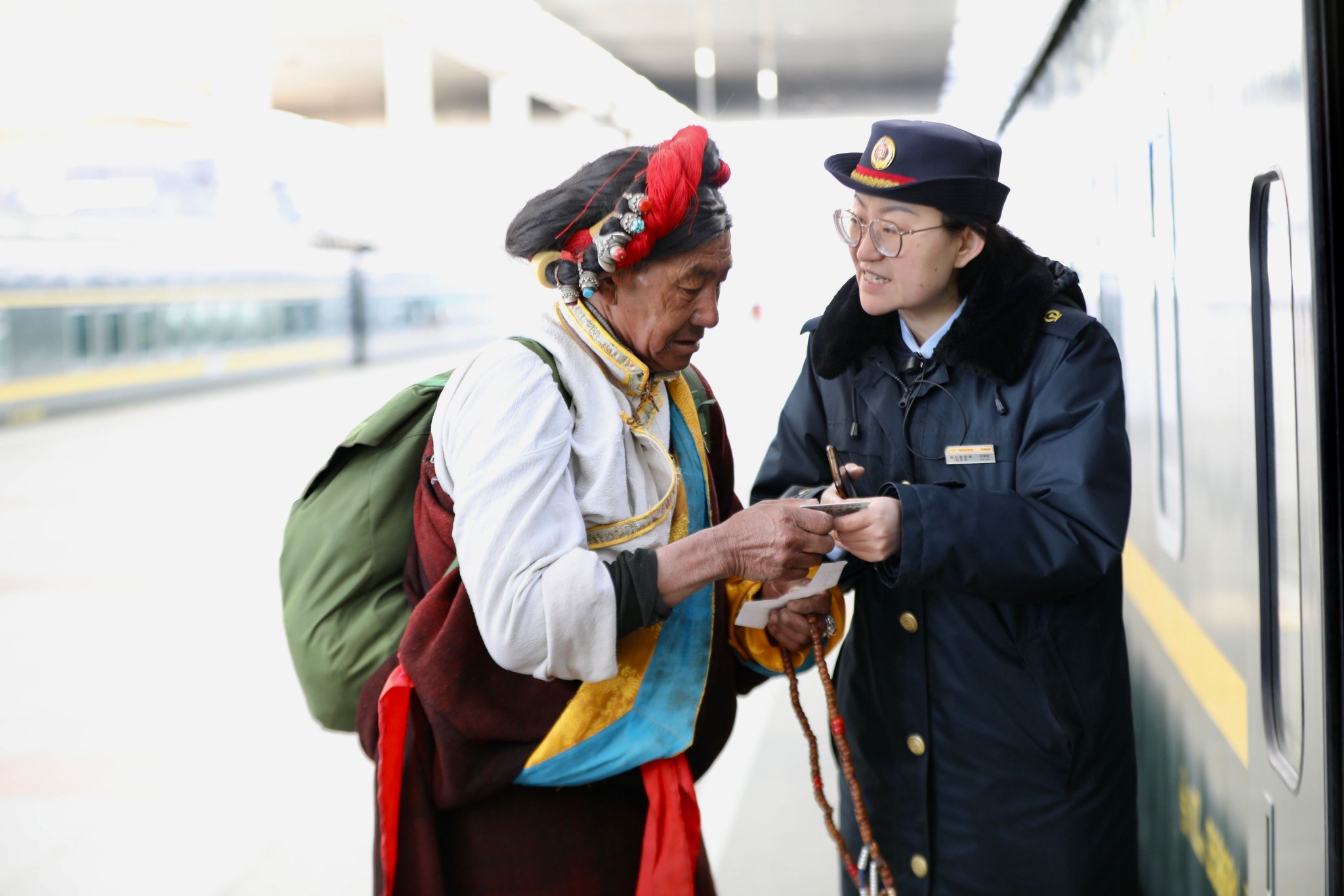 青藏高原铁路春运发送旅客超202万人次,创历史新高