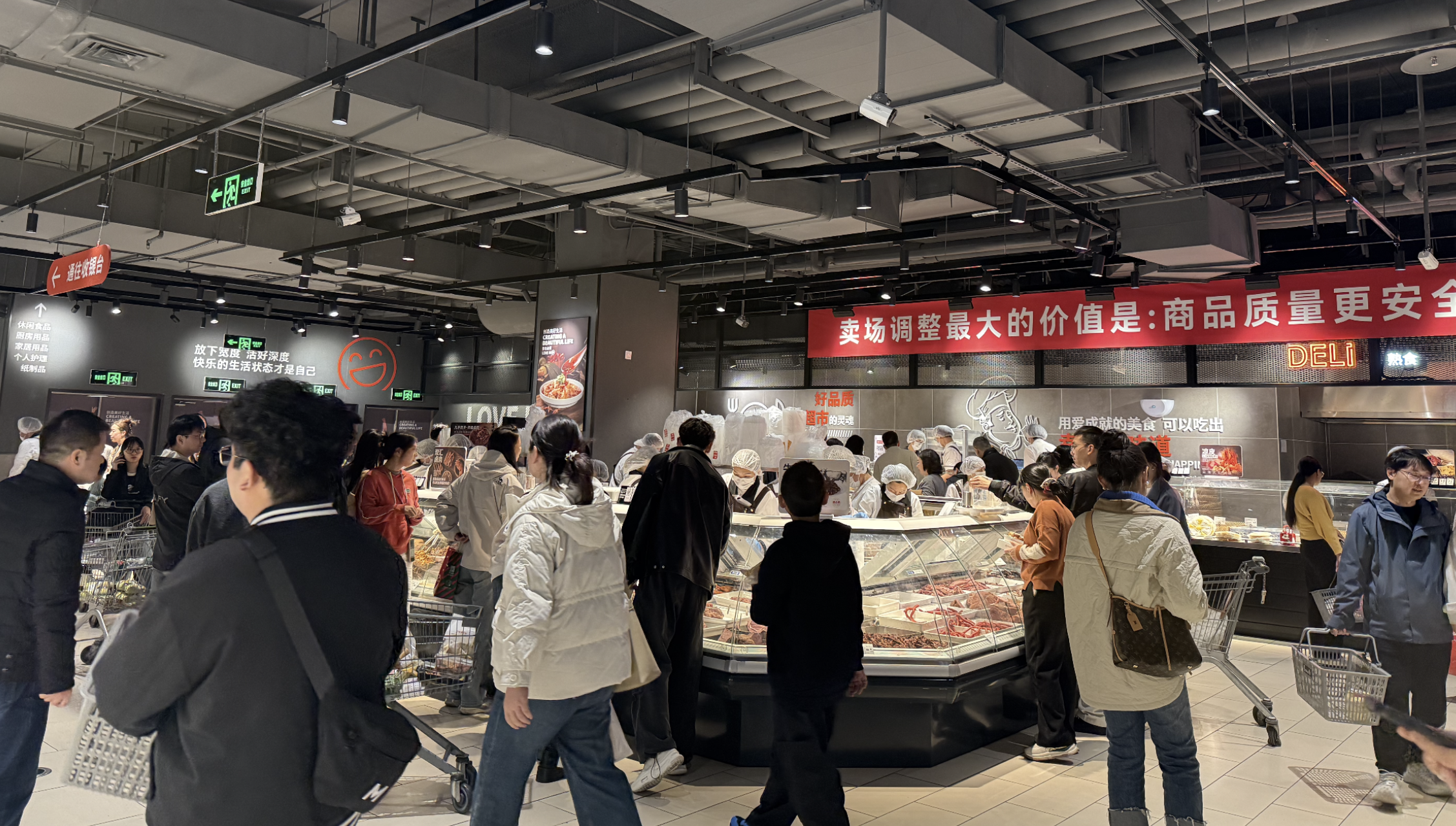 胖东来调改超市，时代周报记者摄