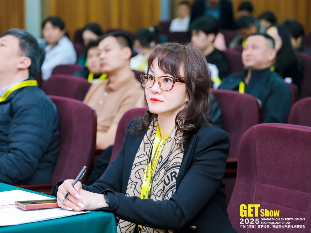 图4：广东演艺设备行业商会秘书长陈燕珊致辞