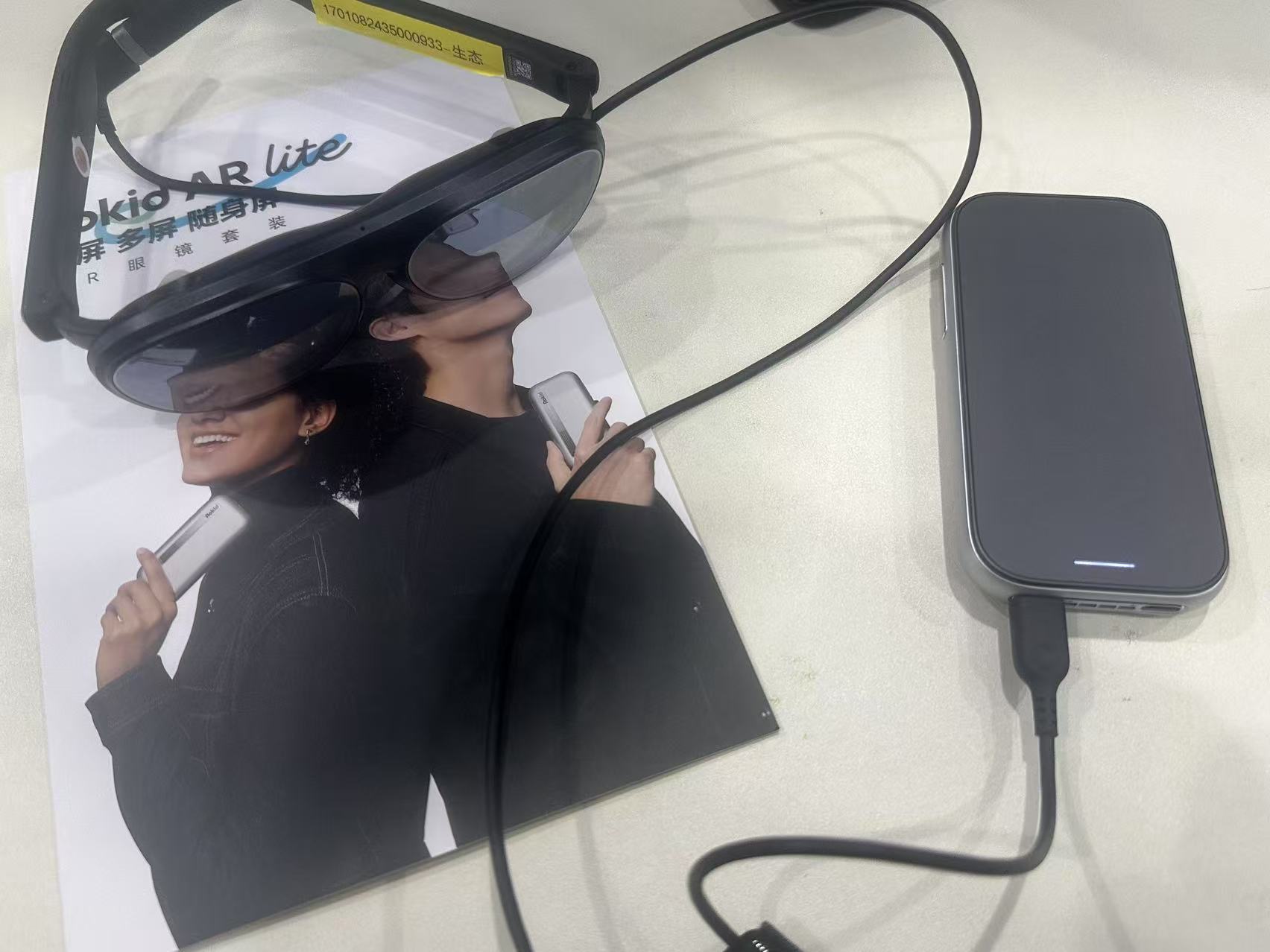 Rokid AR Lite眼镜 时代周报记者/摄