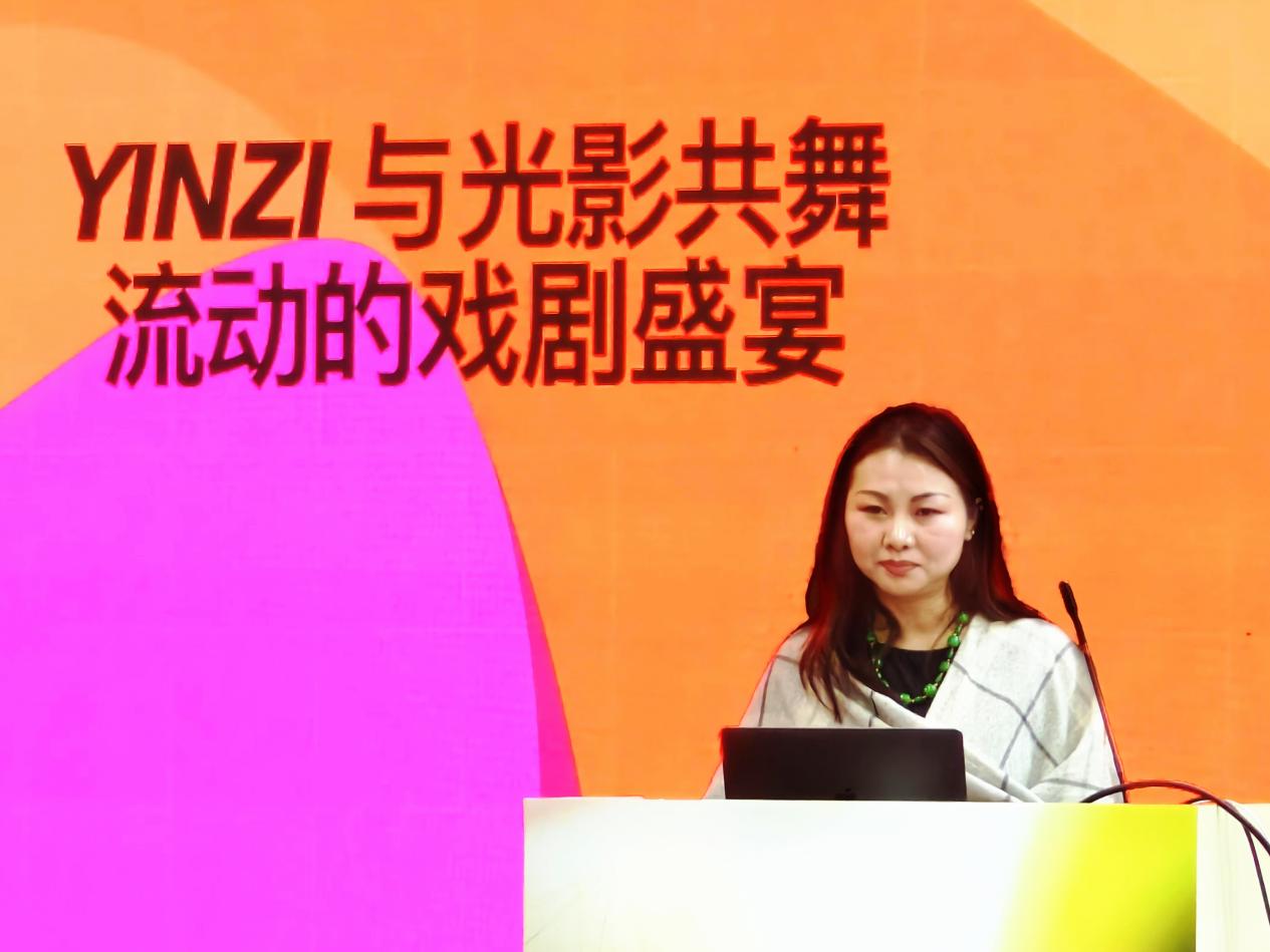 图12：胡音：《和光影共舞，在赛博城市创造流动的舞台》