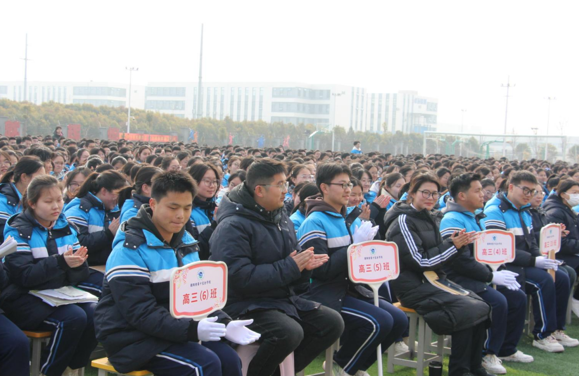 —南阳市第十完全学校高中部举行大型励志演讲会