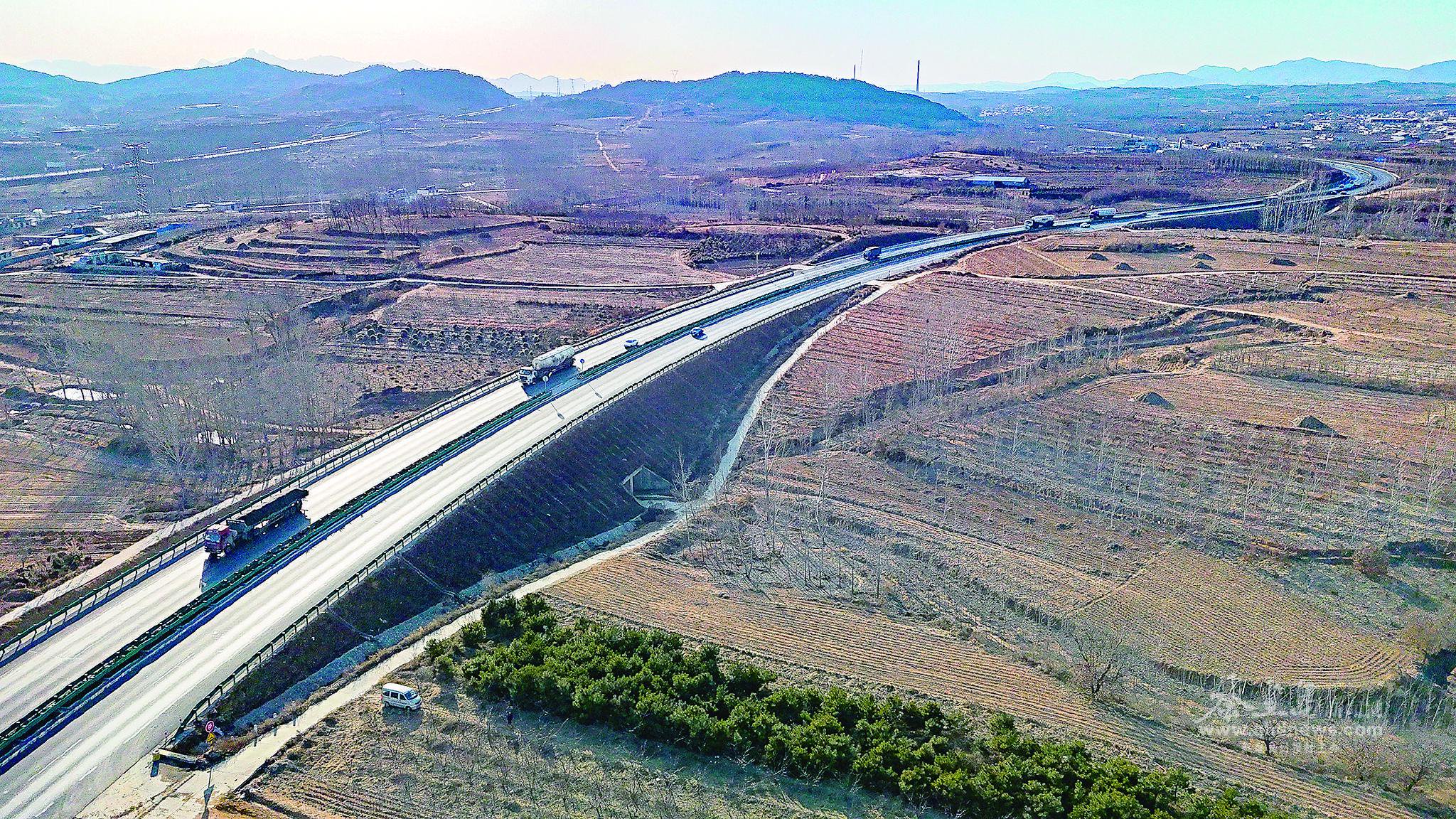 国道g102线秦皇岛市区段改建工程竣工后,成为沟通京津冀,连接东北