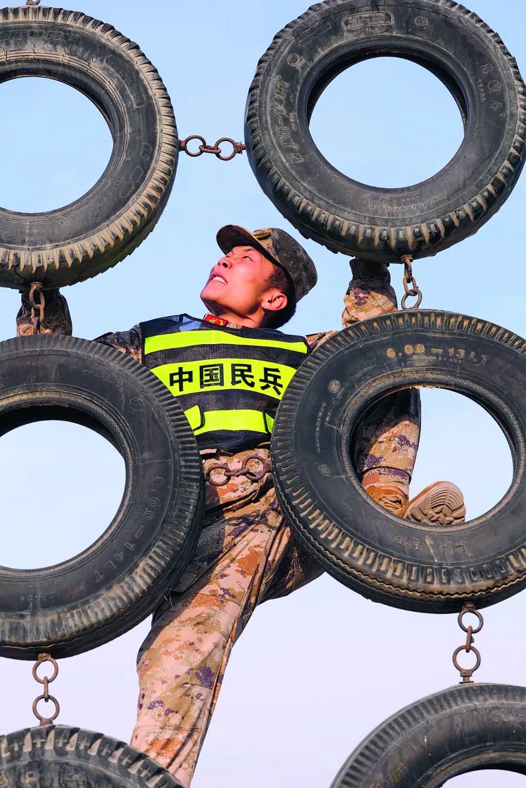 民兵勇救落水女子