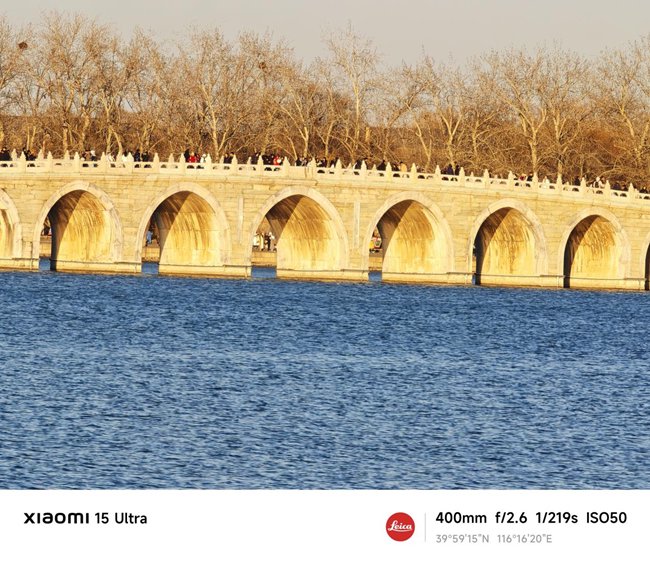 小米15 Ultra这颗超长焦也给出了200mm和400mm，拍摄建筑具有更强的震撼力。