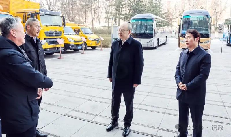 了解城市运行保障、交通出行服务等工作情况
