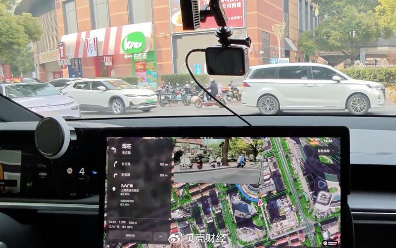 张抗抗团队体验特斯拉FSD。受访者供图