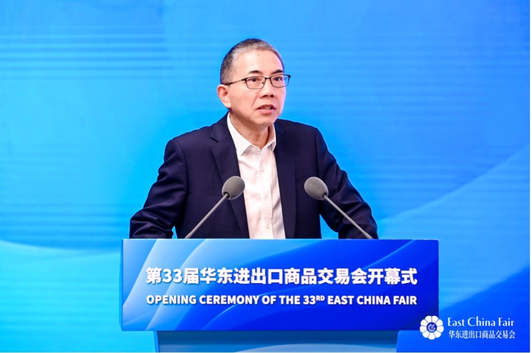 图为中金公司首席经济学家、研究部负责人，中金研究院院长彭文生发言