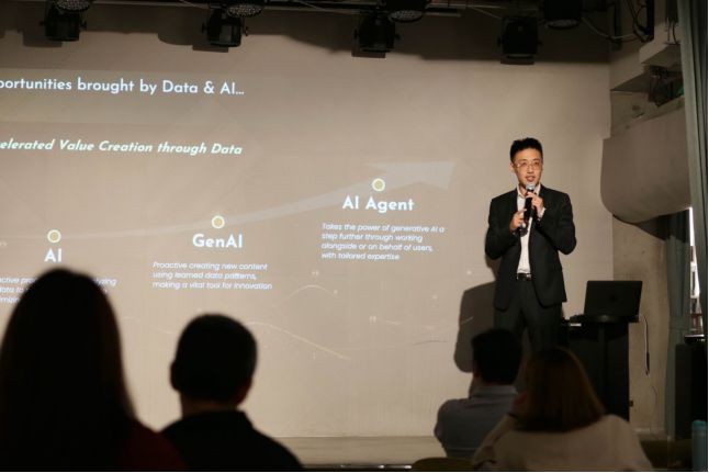 刘允侃现场讲述AI在奢侈品领域的应用 图片来源：主办方供图