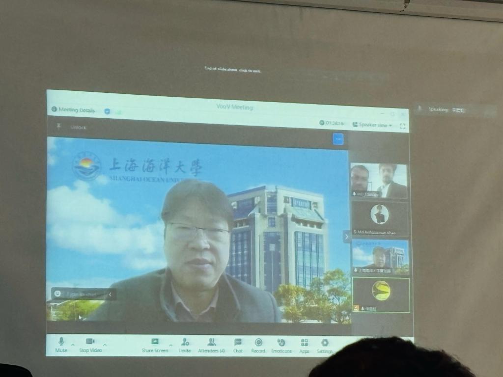 黄旭雄教授线上发言。