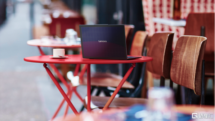 YOGA太阳能笔记本电脑概念机