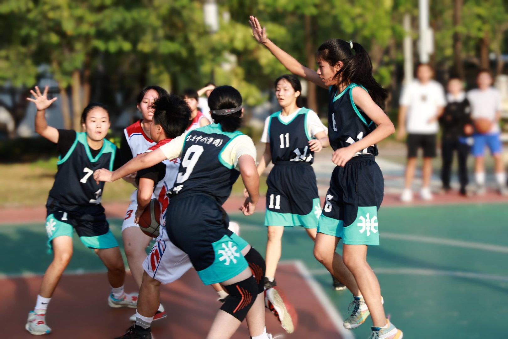 在深圳市宝安区中学生篮球比赛中,深圳市宝安中学