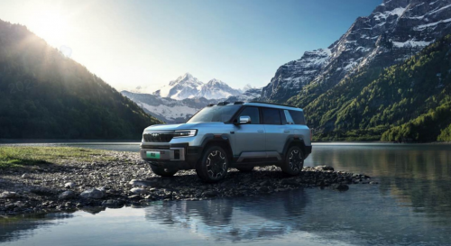 智能硬派SUV——方程豹豹8