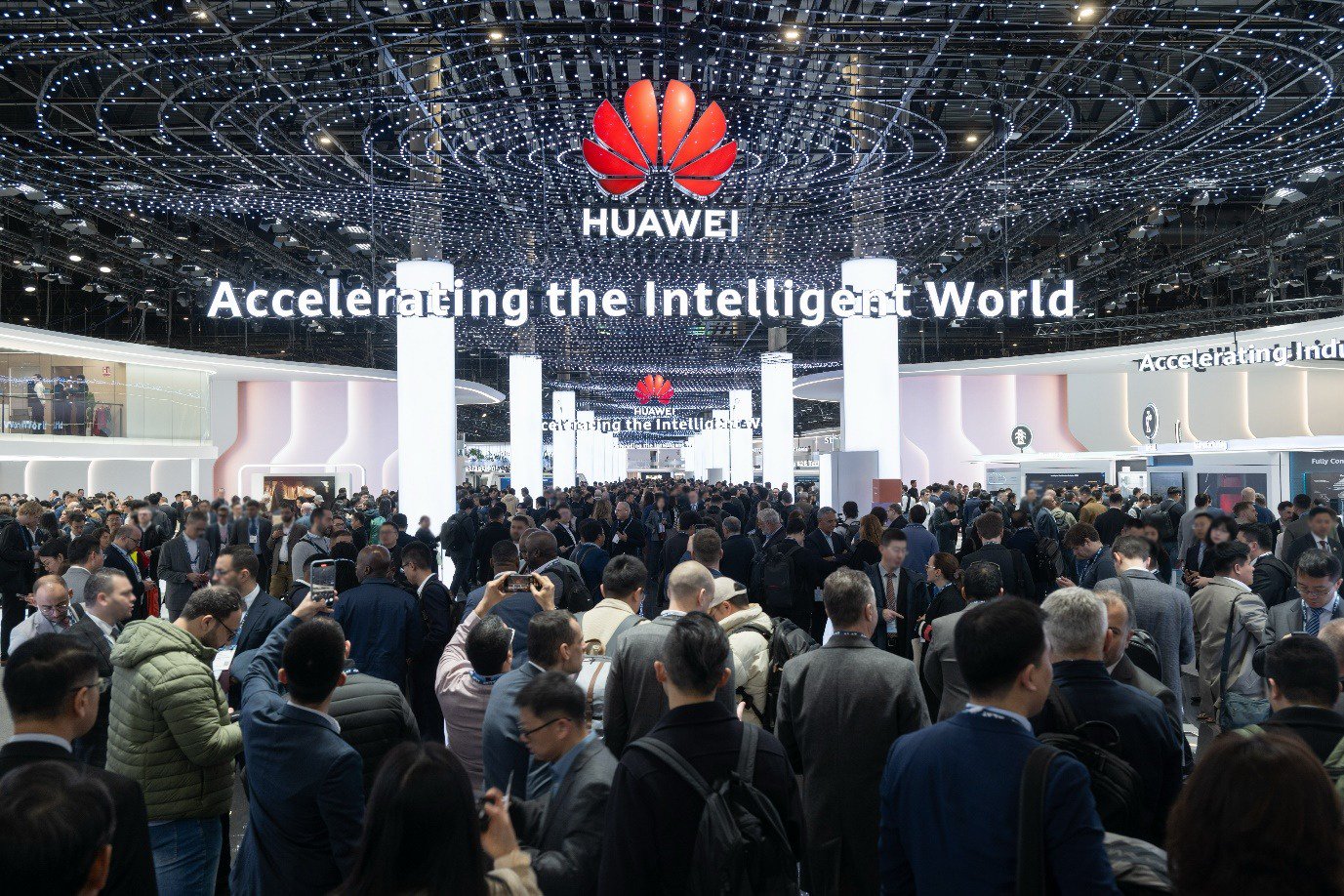 图示：MWC25巴塞罗那华为Hall1展区